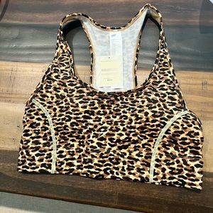 NWT Fabletics On-the-go Medium Impact Sports Bra